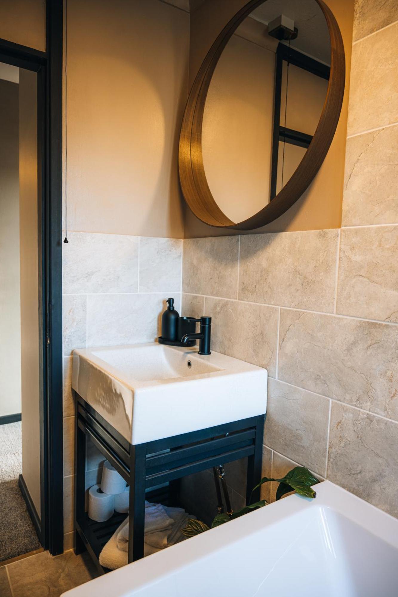 The Hideaway - Stratford Upon Avon - Central - Free Offstreet Parking - 2 Bedroom Luxury Apartment Екстер'єр фото